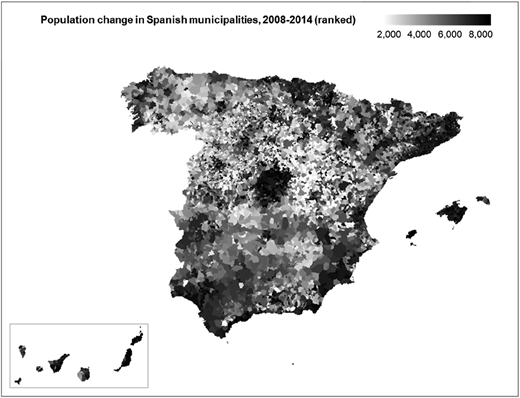 A map of Spain shows municipalities shaded in gray tones representing ranked population change from 2008 to 2014.