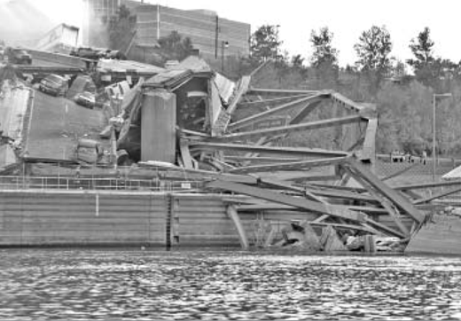 The collapse of the 40-year-old 1-35W bridge over the Mississippi River in Minneapolis, USA on 1 August 2007 killed 13 people (photo courtesy of Tim Davis, EIT, www.conphoto.net) Refer to the image caption for details.