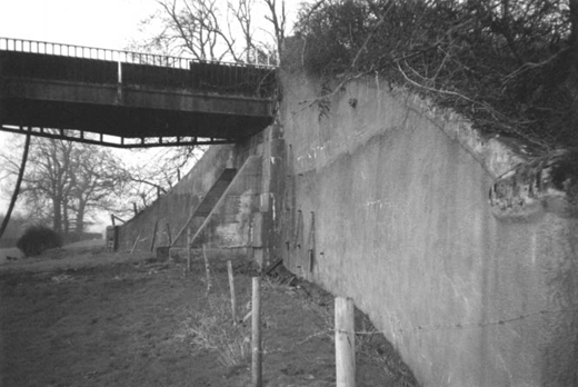 Edstone Aqueduct—non-sympathetic restoration Refer to the image caption for details.